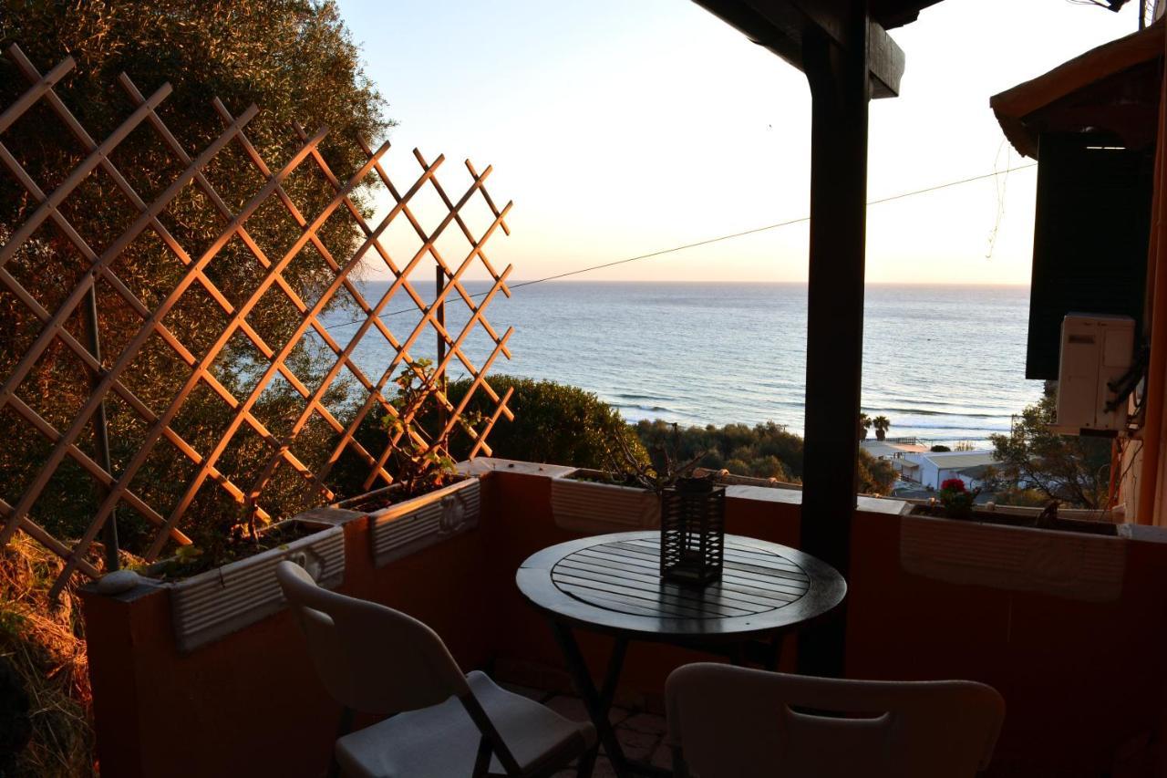Papadatos Apts With Amazing View - 5Mins From The Beach Kontogialos Екстер'єр фото