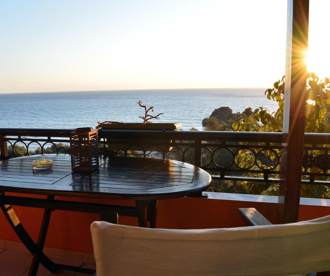 Papadatos Apts With Amazing View - 5Mins From The Beach Kontogialos Екстер'єр фото