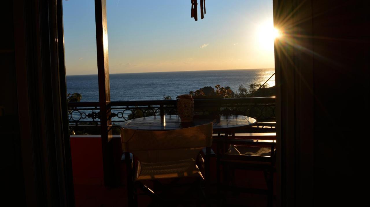 Papadatos Apts With Amazing View - 5Mins From The Beach Kontogialos Екстер'єр фото