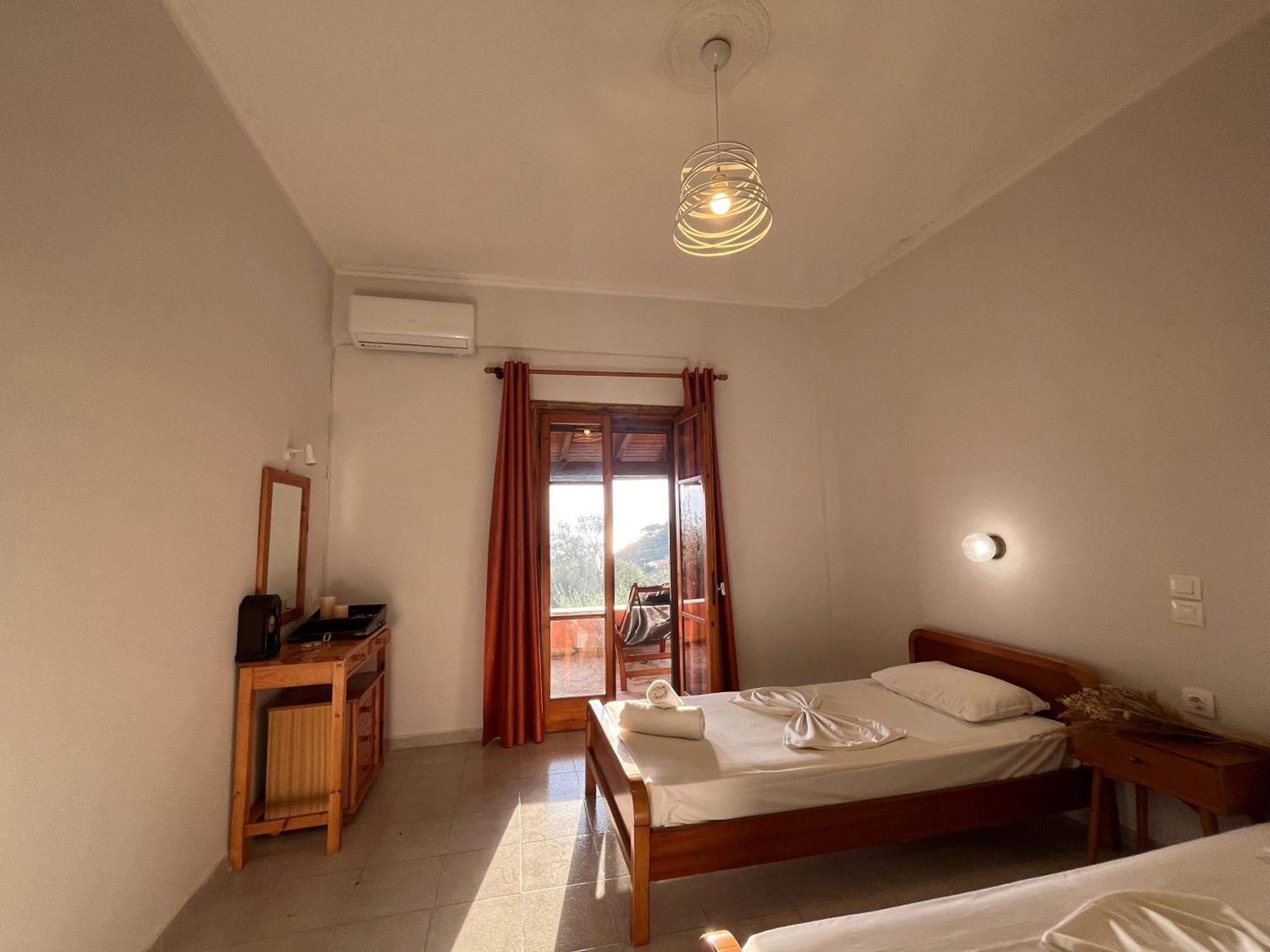 Papadatos Apts With Amazing View - 5Mins From The Beach Kontogialos Екстер'єр фото