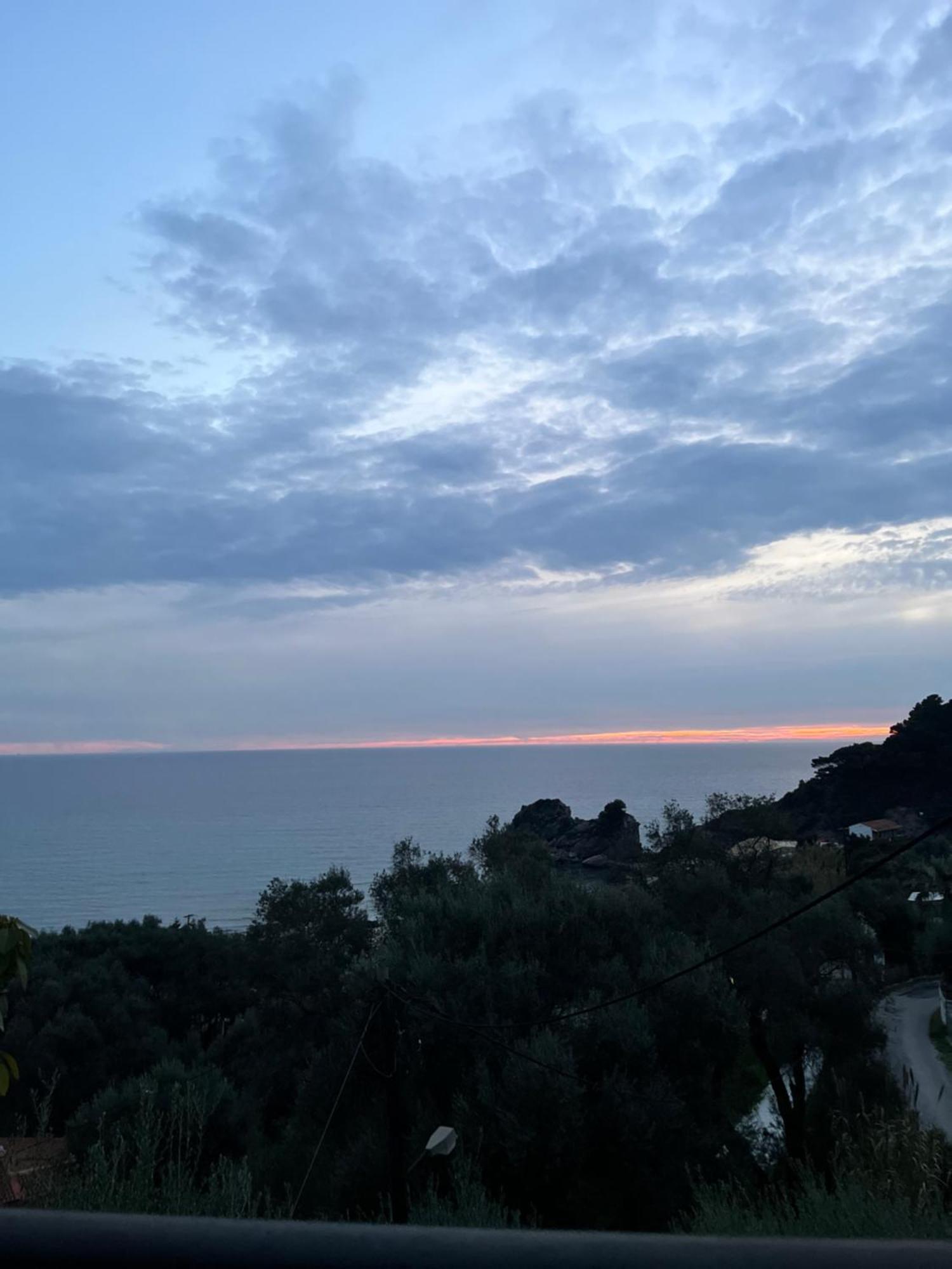 Papadatos Apts With Amazing View - 5Mins From The Beach Kontogialos Екстер'єр фото